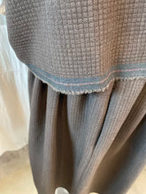 Load image into Gallery viewer, Skirt 45 piquet wool
