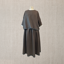 Load image into Gallery viewer, Skirt 45 piquet wool
