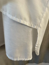 Load image into Gallery viewer, Collarless over shirt
