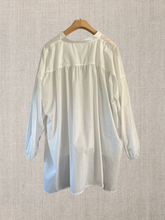 Load image into Gallery viewer, Collarless over shirt
