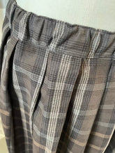 Load image into Gallery viewer, Skirt 45 tartan B
