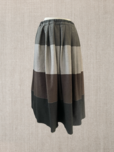 Load image into Gallery viewer, Skirt 45 green stripes
