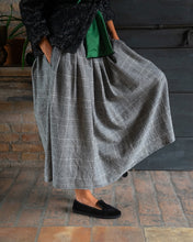 Load image into Gallery viewer, Skirt 45 Galles wool
