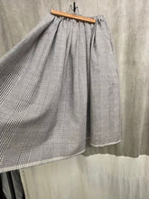 Load image into Gallery viewer, Skirt 45 galles
